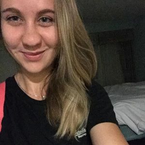 Meet your Posher, Becs